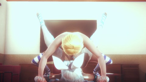 Jeune femme garçon détruit le cul de Kaze sur son canapé jusqu'à ce qu'il le mette enceinte