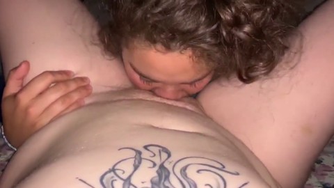 Skibunnie adore dévorer le vagin de sa copine