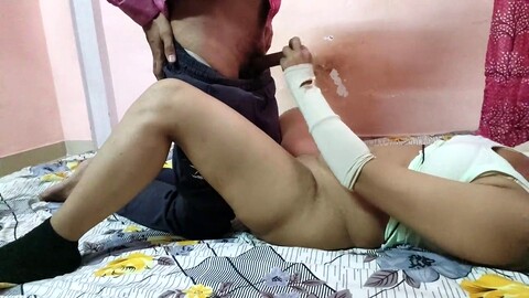 Le zie sposate si divertono con un po' di divertimento sadistico e masochistico