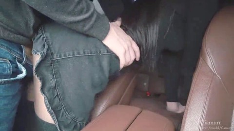 Escort Teen gefickt im Auto zum Geld