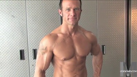Le muscle, solo, masturbation