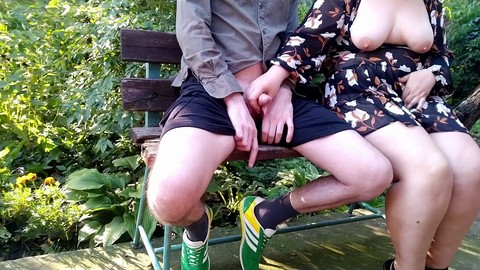 Branlette et tirs de foutre, publique, milf mature